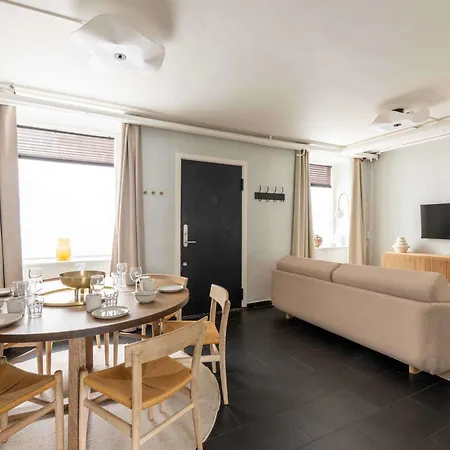 2 Bedroom In Heart Of Vesterbro Apartment *