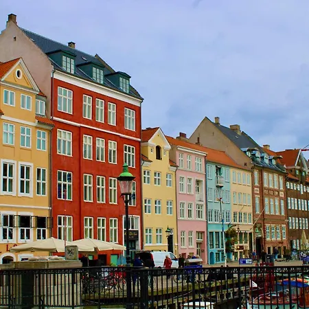 2 Bedroom In Heart Of Vesterbro Apartment