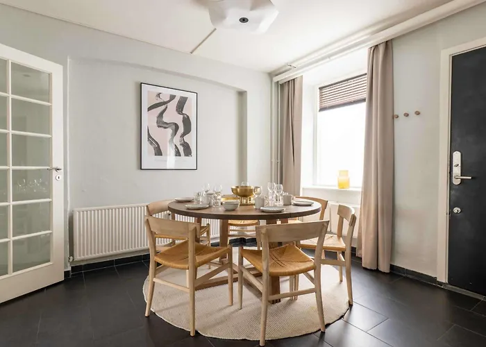 2 Bedroom In Heart Of Vesterbro Apartment