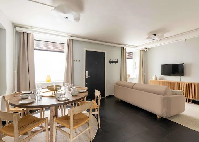 2 Bedroom In Heart Of Vesterbro Apartment *